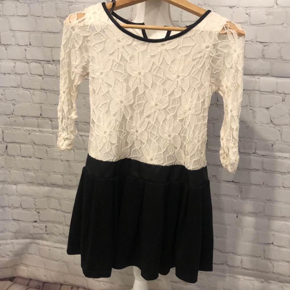 Black and white lace pleated dress